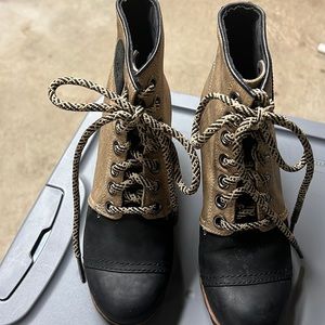 Sorel Tan/Black lace up wedge boot size 6